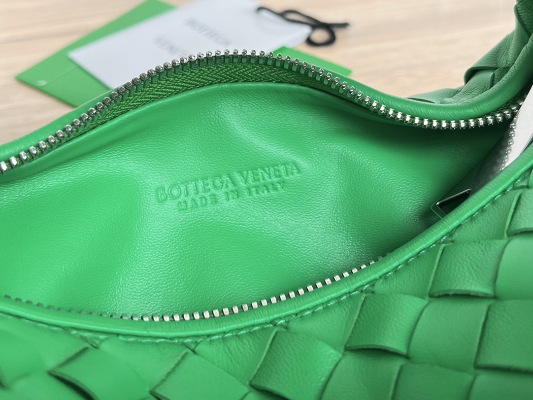 Small Jodie Intrecciato Leather Shoulder Bag Green